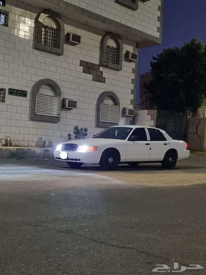 فورد فكتوريا بوليسي 18