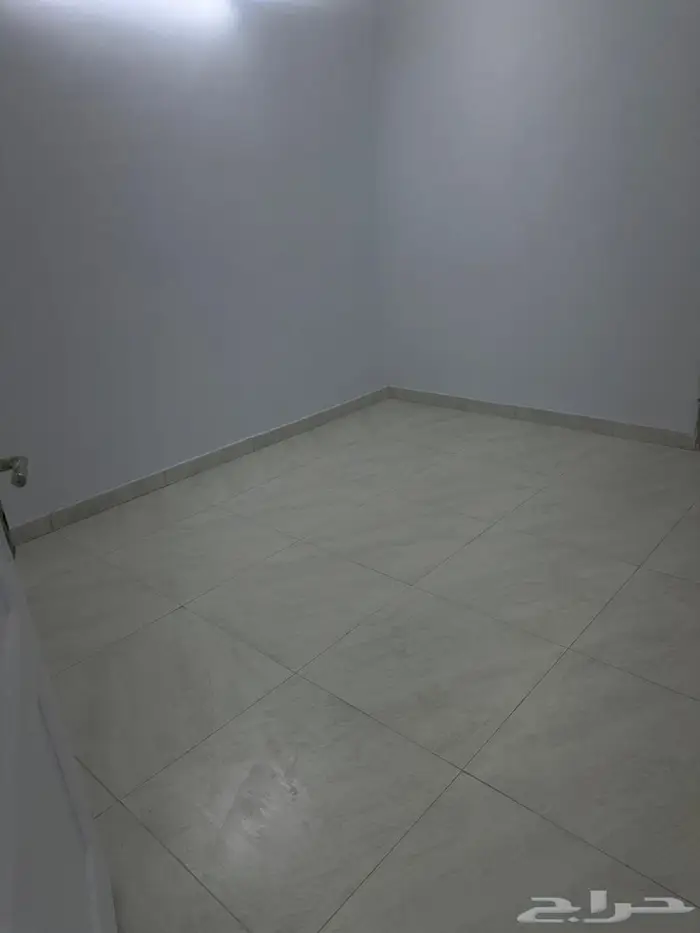 ملحق اربع غرف مع السطح بين النزهه وشهار 8