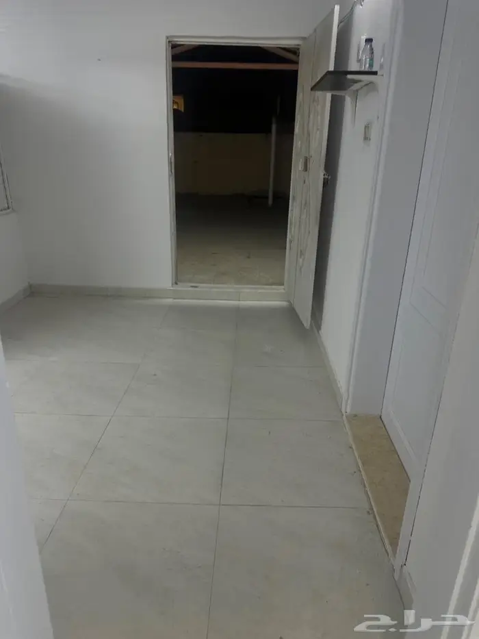 ملحق اربع غرف مع السطح بين النزهه وشهار 1