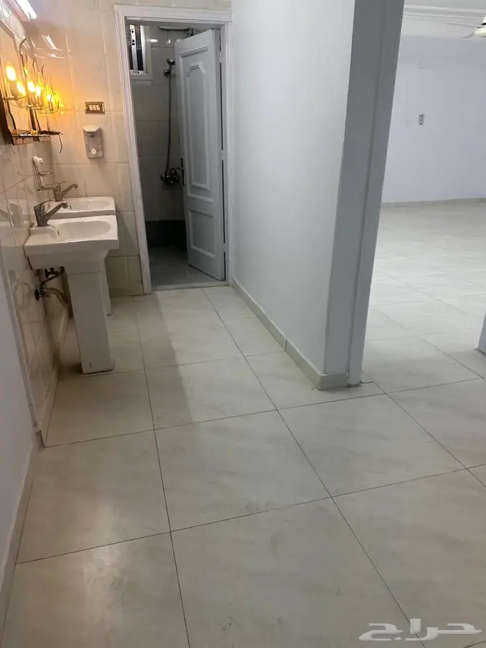 ملحق اربع غرف مع السطح بين النزهه وشهار 4