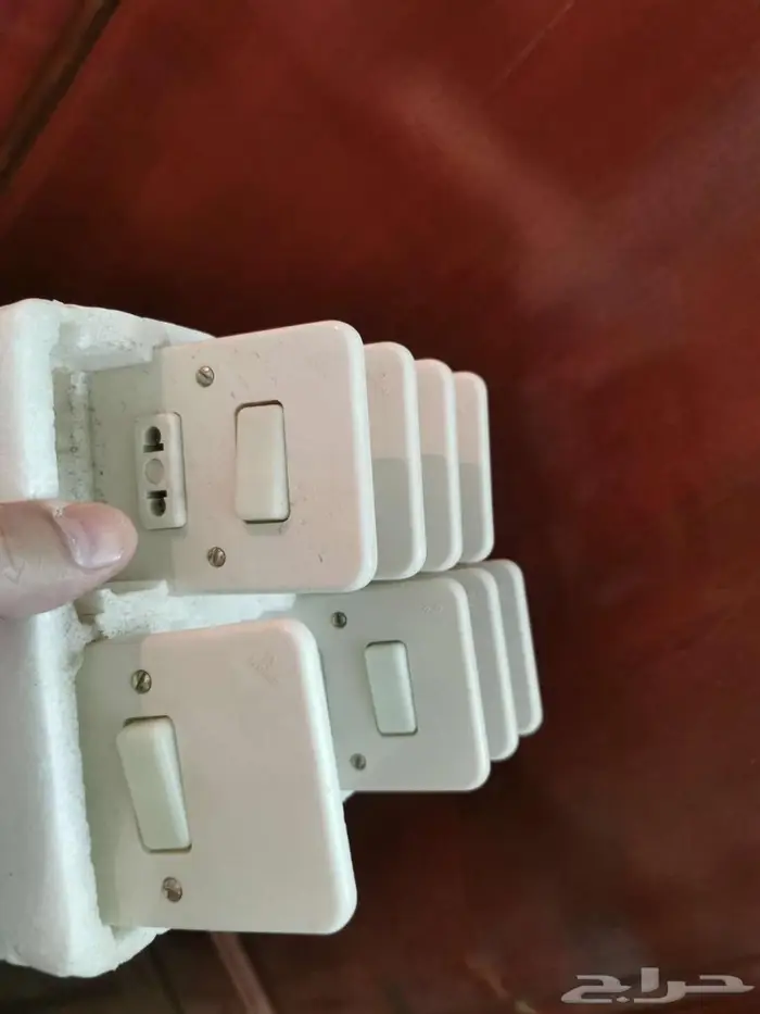 لأهل القديم مفاتيح كهرباء وأفياش قديمة 2