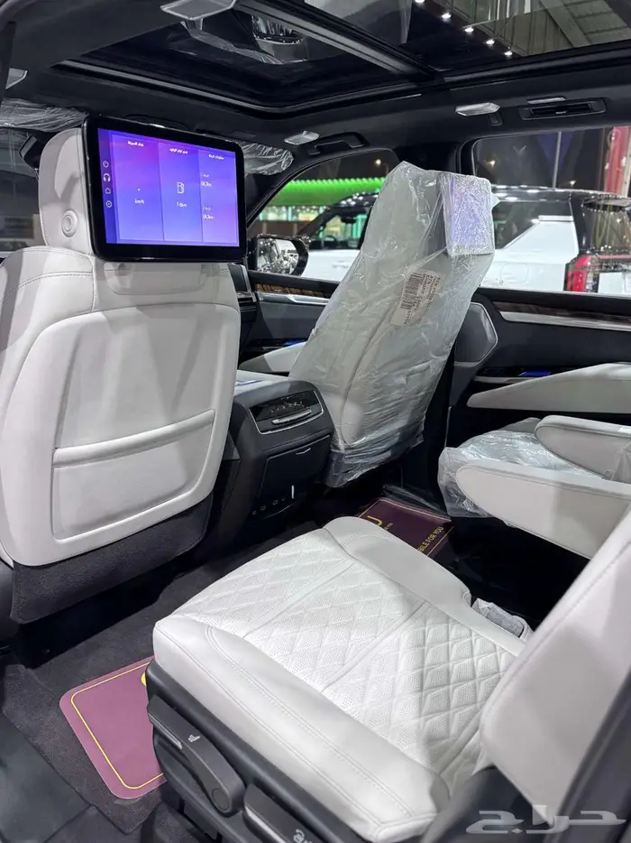 كاديلاك إسكاليد ESV V8 موديل 2025 جديد 6