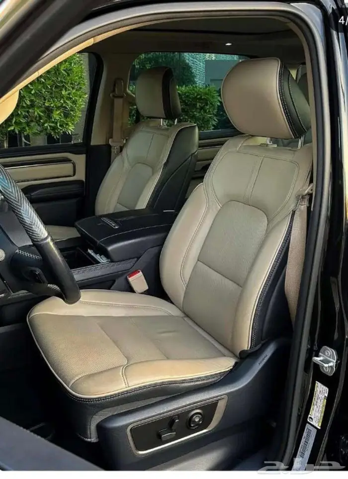 Dodge RAM 2021   5.7L HEMI V8 4
