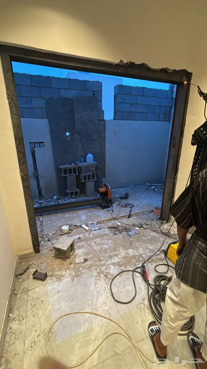 تكسير جدران وترميم معلم لياسة 1