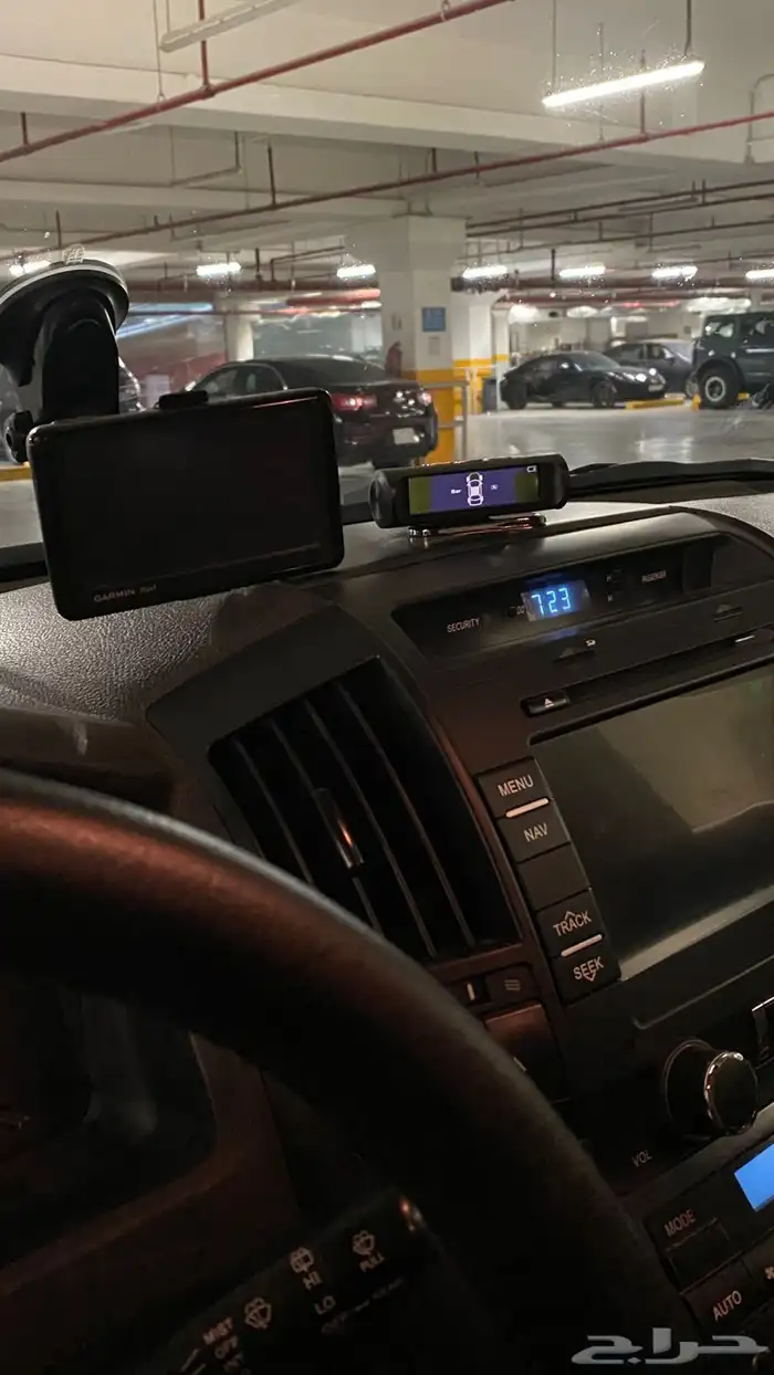 تايوتا لاندكروزر GXR 8 مجهز كامل للبر 21