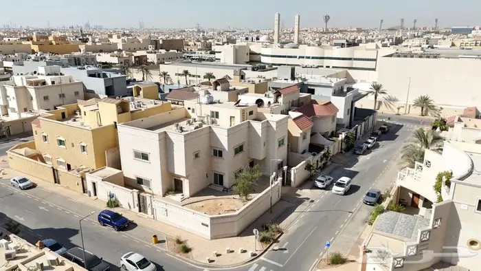 مصور درون مزادات عقارات سيارات زواجات 3