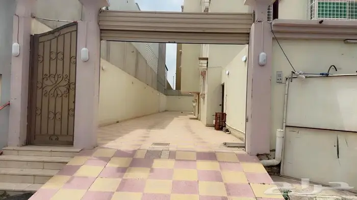 للبيع عمارة سكنية دورين وملحق في أبها حي الغدير 26