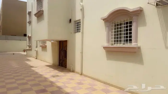 للبيع عمارة سكنية دورين وملحق في أبها حي الغدير 28