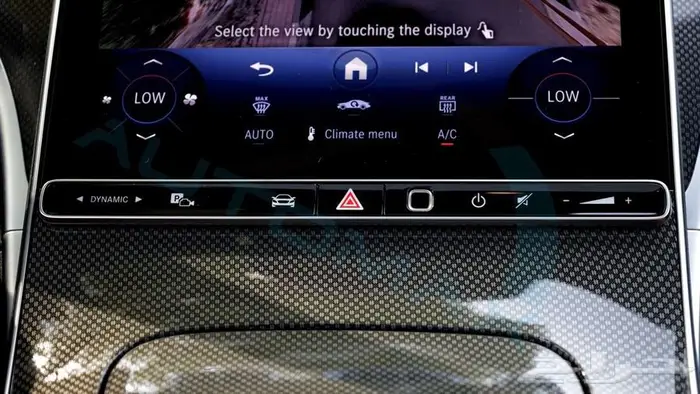 مرسيدس بنز C200 premium 2025 خليجي اصفار مع ضمان الوكيل 22