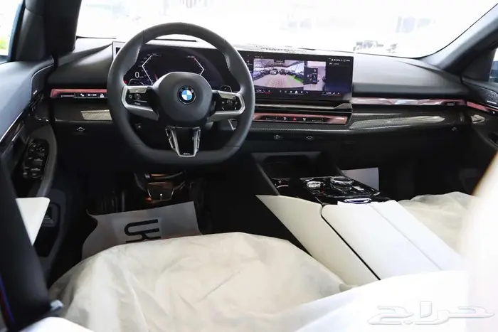 BMW 520 2026 ام كت اسود داخل اوفوايت 13
