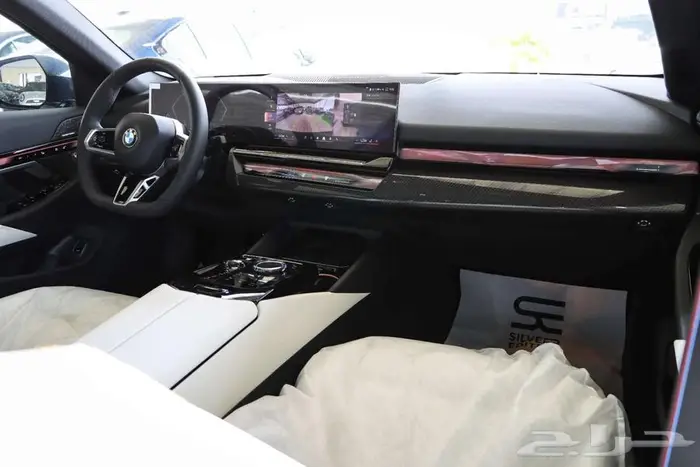 BMW 520 2026 ام كت اسود داخل اوفوايت 14