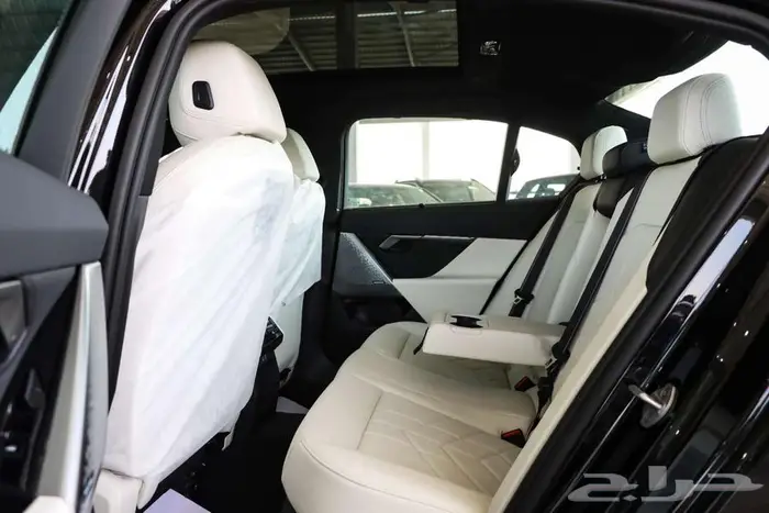 BMW 520 2026 ام كت اسود داخل اوفوايت 19