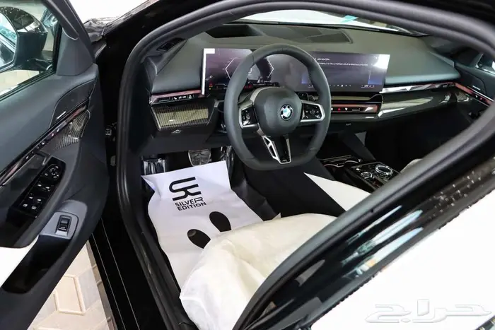 BMW 520 2026 ام كت اسود داخل اوفوايت 7