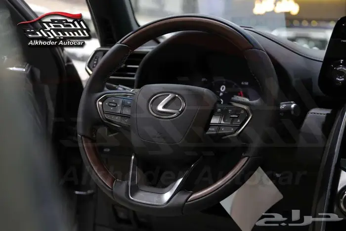 ليكزس LX600 خليجي فضي 2025 7