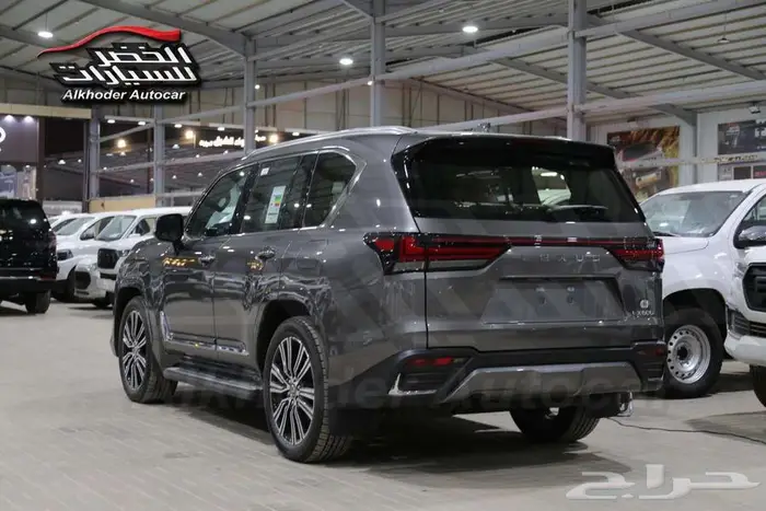 ليكزس LX600 خليجي فضي 2025 3