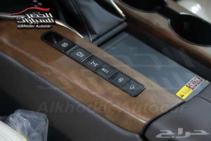 ليكزس LX600 خليجي فضي 2025 11