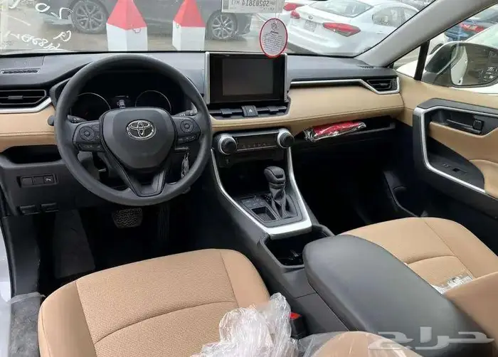 تويوتا راف فور LE بنزين دفع رباعي 2025 21