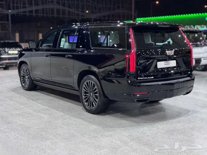 كاديلاك إسكاليد ESV V8 موديل 2025 جديد 3