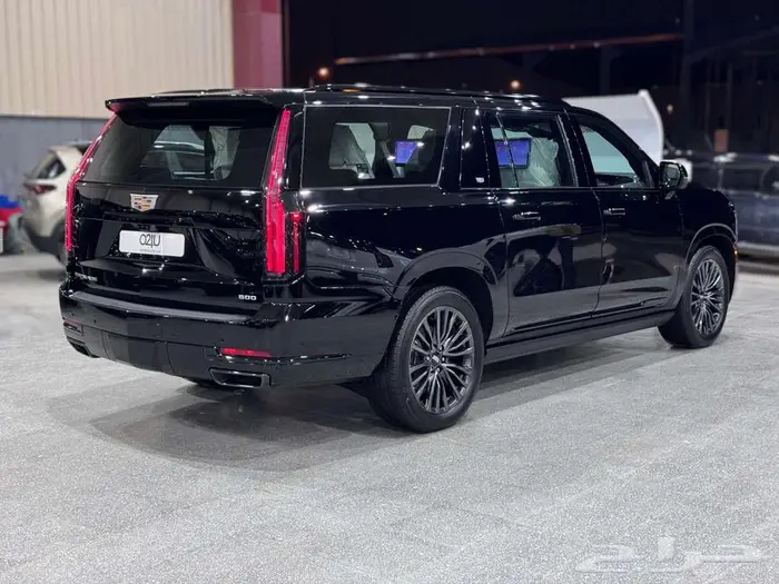 كاديلاك إسكاليد ESV V8 موديل 2025 جديد 2