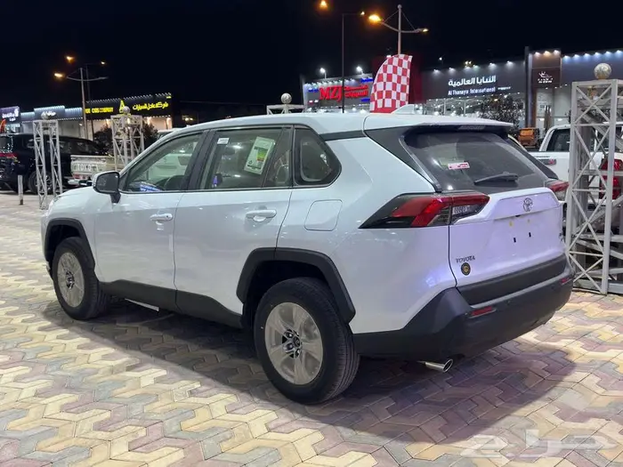 تويوتا راف فور LE بنزين دفع رباعي 2025 10