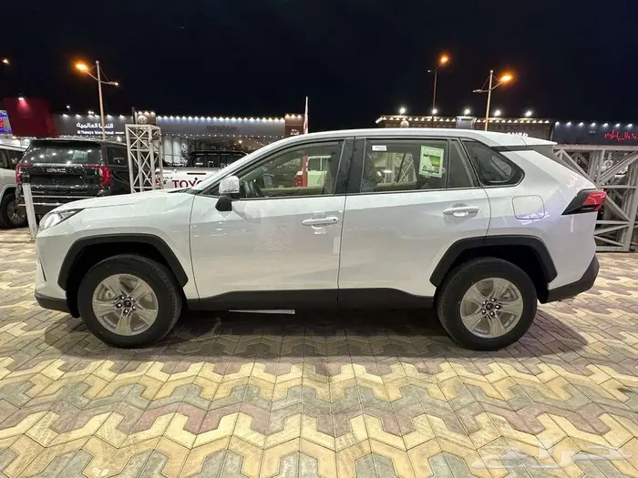 تويوتا راف فور LE بنزين دفع رباعي 2025 9