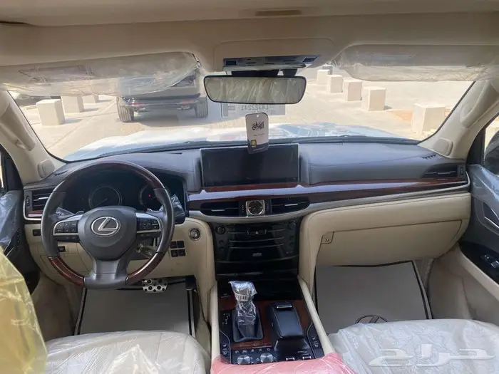 لكزس LX570 بلاك اديشن موديل 2020 11
