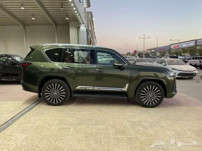 لكزس LX600 VIP 2024 زيتي سعودي 3