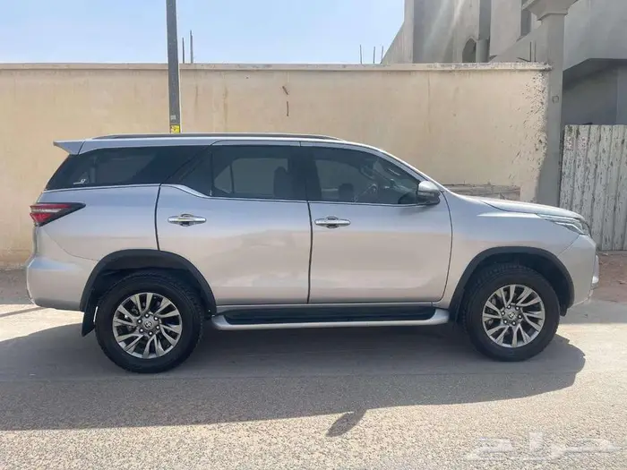 Toyota Fortuner VX3. full options 4.0L 4