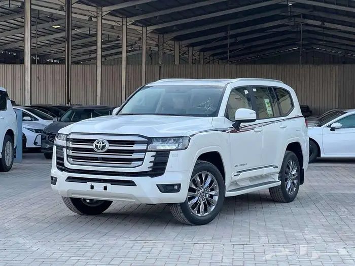 تويوتا لاندكروزر GXR L4 فل كامل جلد 2025 (بريمي) كاش واقساط 0