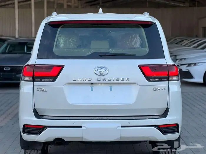 تويوتا لاندكروزر GXR L4 فل كامل جلد 2025 (بريمي) كاش واقساط 1