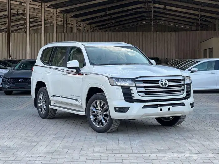 تويوتا لاندكروزر GXR L4 فل كامل جلد 2025 (بريمي) كاش واقساط 3