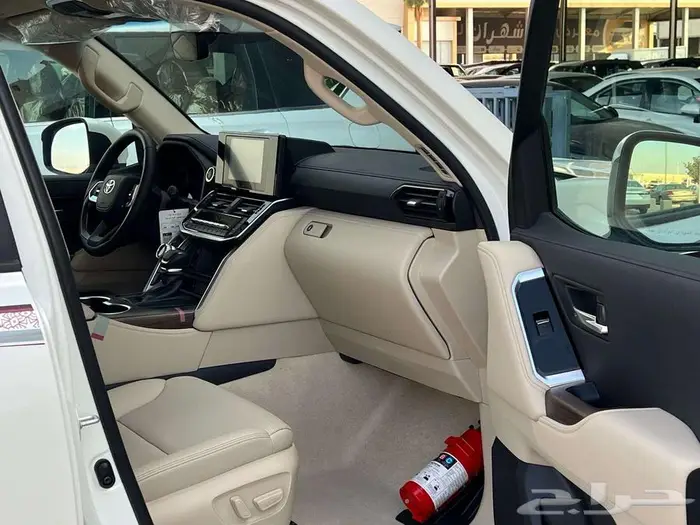 تويوتا لاندكروزر GXR L4 فل كامل جلد 2025 (بريمي) كاش واقساط 6