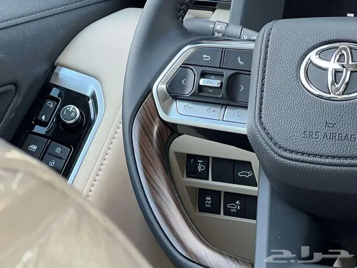 تويوتا لاندكروزر GXR L4 فل كامل جلد 2025 (بريمي) كاش واقساط 11