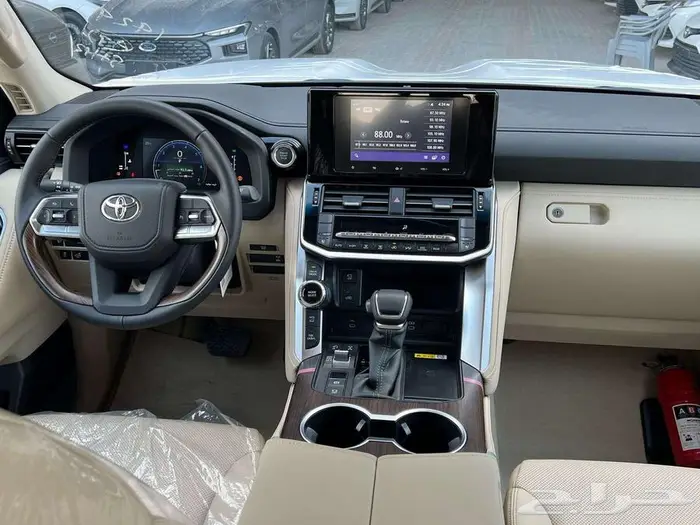 تويوتا لاندكروزر GXR L4 فل كامل جلد 2025 (بريمي) كاش واقساط 12