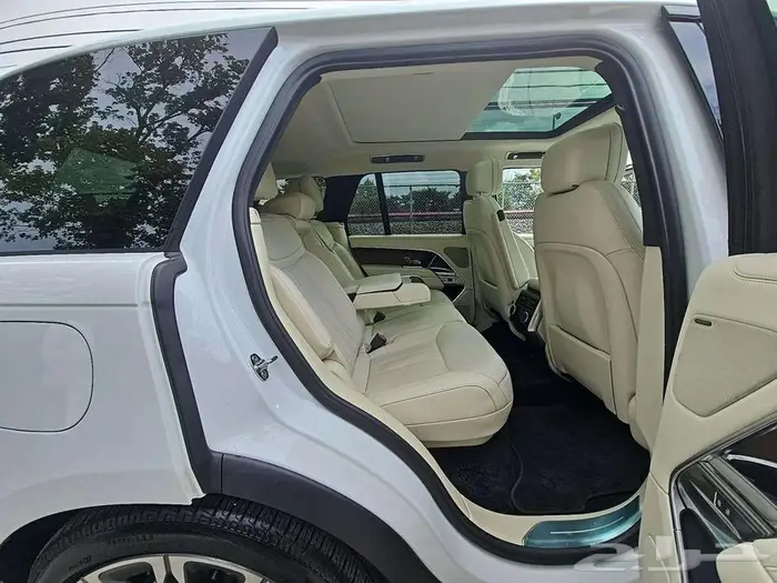 2025 Land Rover Range Rover SE 8