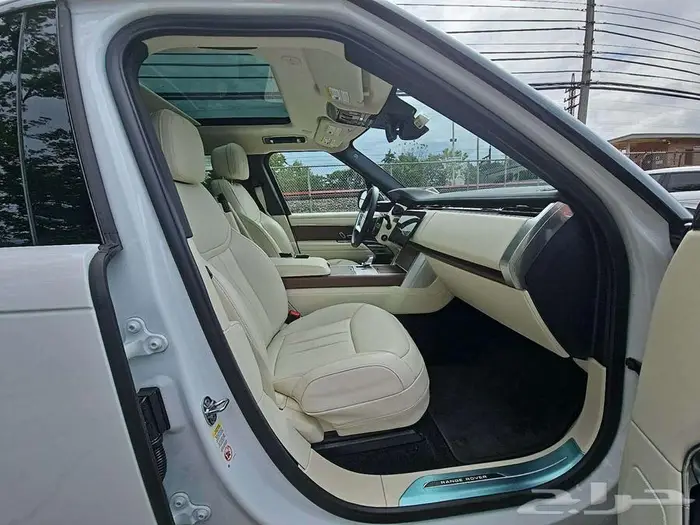 2025 Land Rover Range Rover SE 4