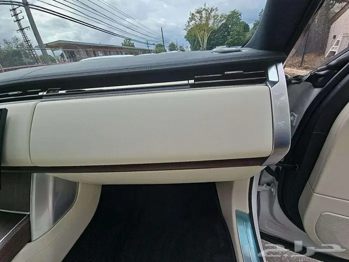 2025 Land Rover Range Rover SE 11