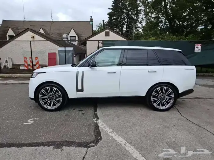 2025 Land Rover Range Rover SE 1