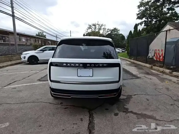 2025 Land Rover Range Rover SE 3