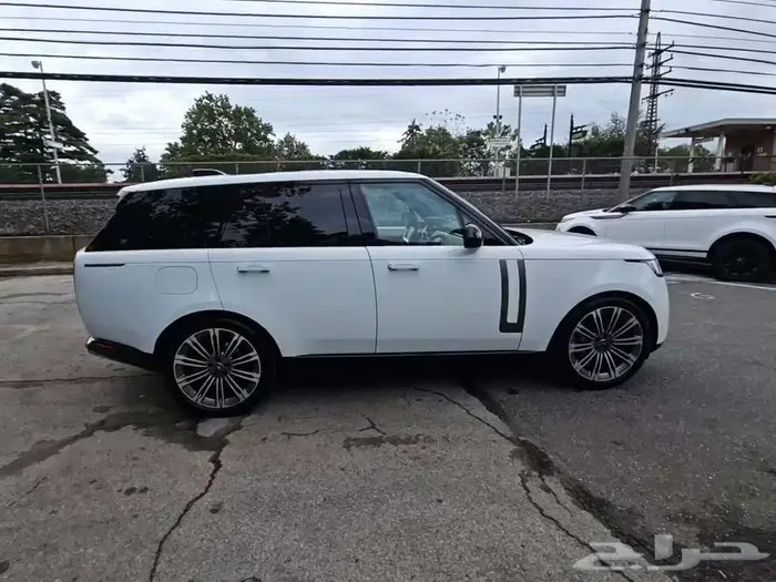 2025 Land Rover Range Rover SE 2