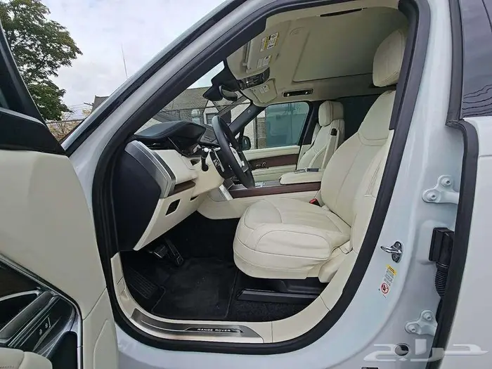 2025 Land Rover Range Rover SE 5