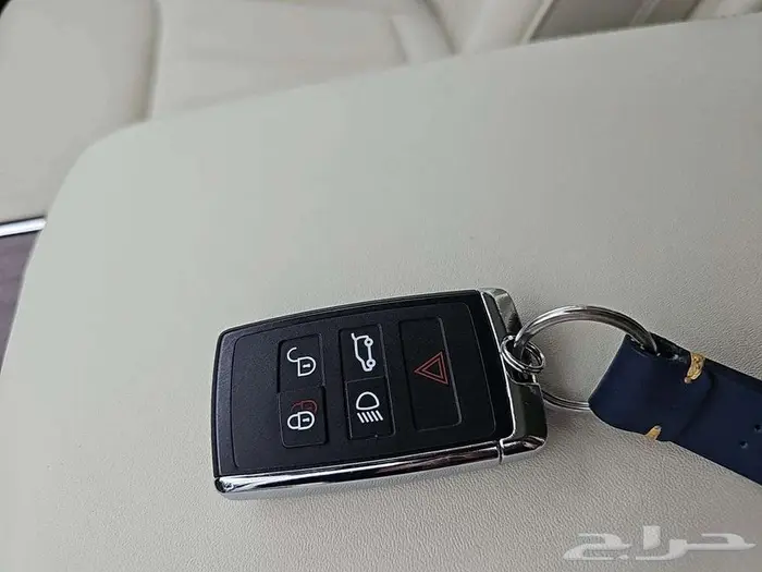 2025 Land Rover Range Rover SE 13