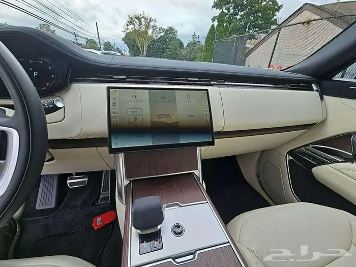 2025 Land Rover Range Rover SE 6