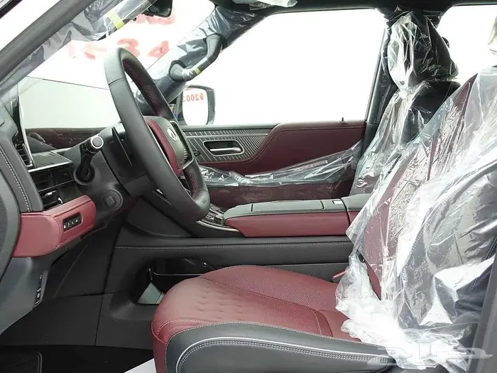 انفينتي QX80 اوتو جراف 2025 قيادة تجمع بين القوه والفخامه 14