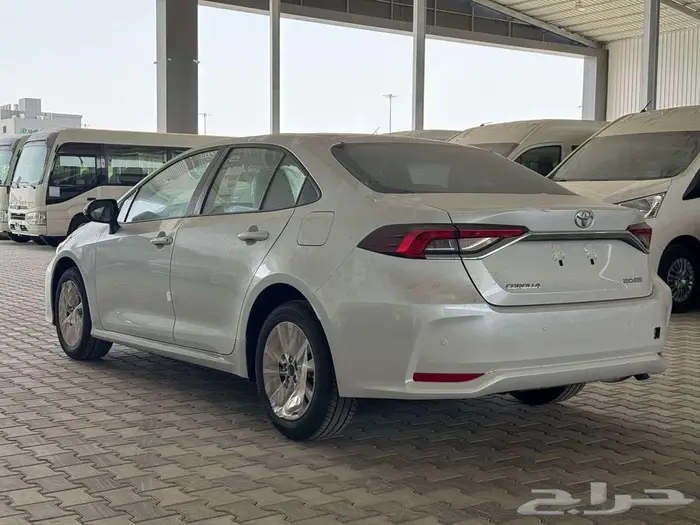 تويوتا كرولا 2000 سى سى بريمى XLI موديل 2025 للكاش والبنوك 5