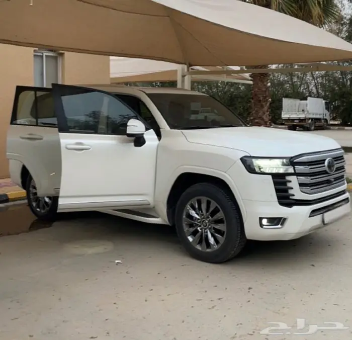لاندكروزر 2024 GXR-V وارد عبداللطيف جميل فل كامل 4