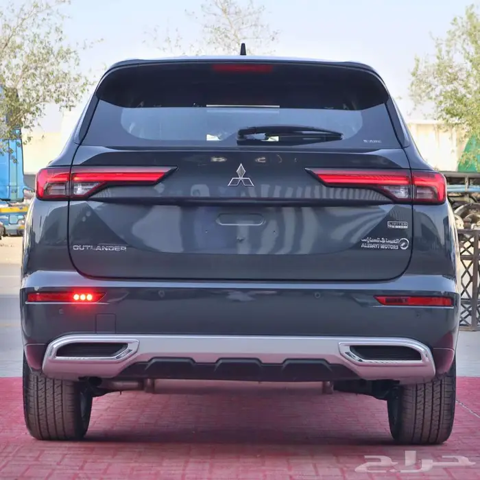 ميتسوبيشي اوتلاندر بريميوم 2025 3