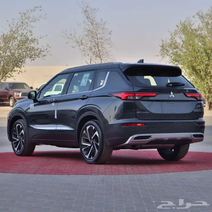 ميتسوبيشي اوتلاندر بريميوم 2025 6