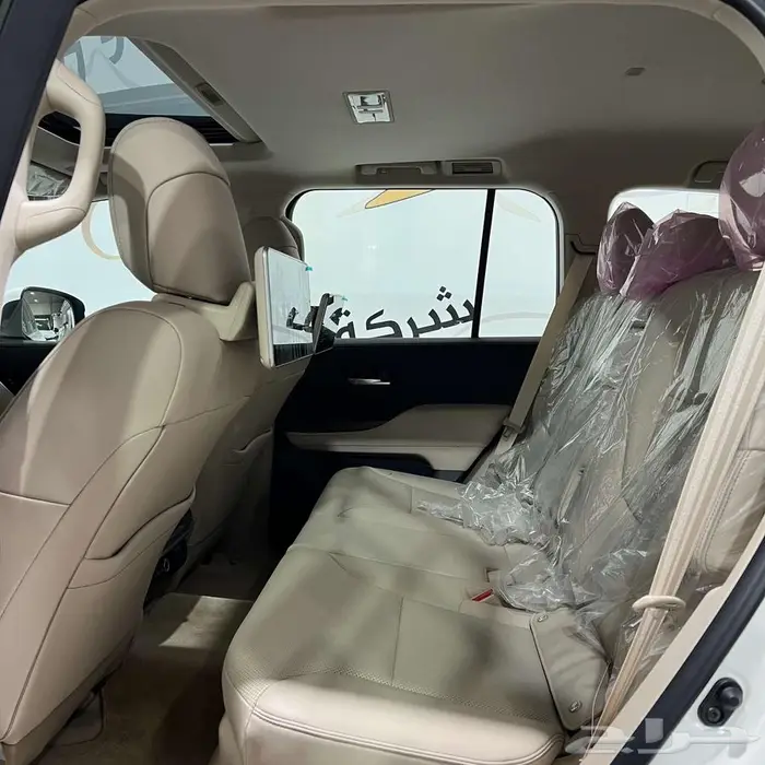 تويوتا لاندكروزر GXR رقم 5 بنزين 2024 ممشى 5000 فقط 4