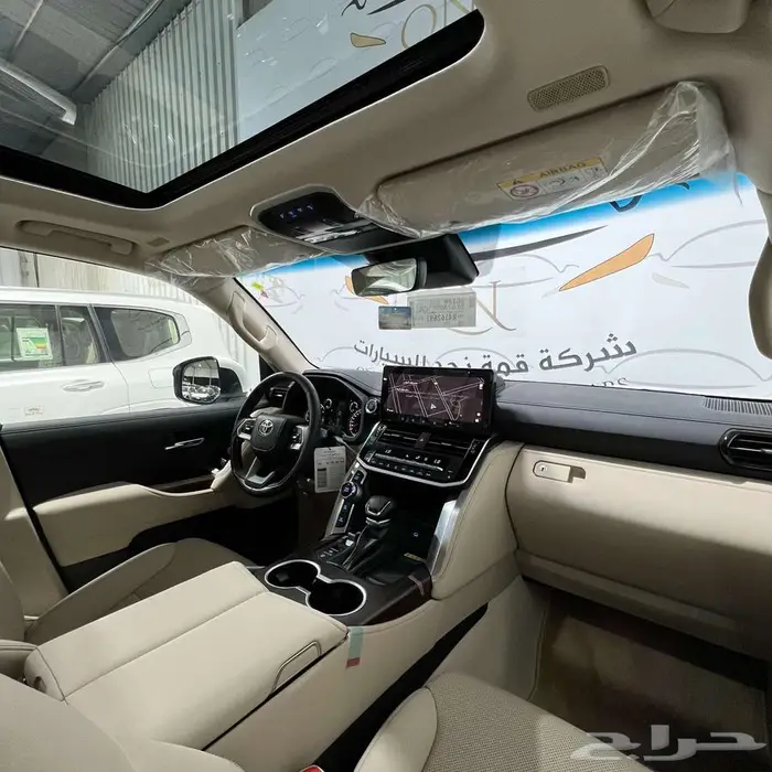 تويوتا لاندكروزر GXR رقم 5 بنزين 2024 ممشى 5000 فقط 7